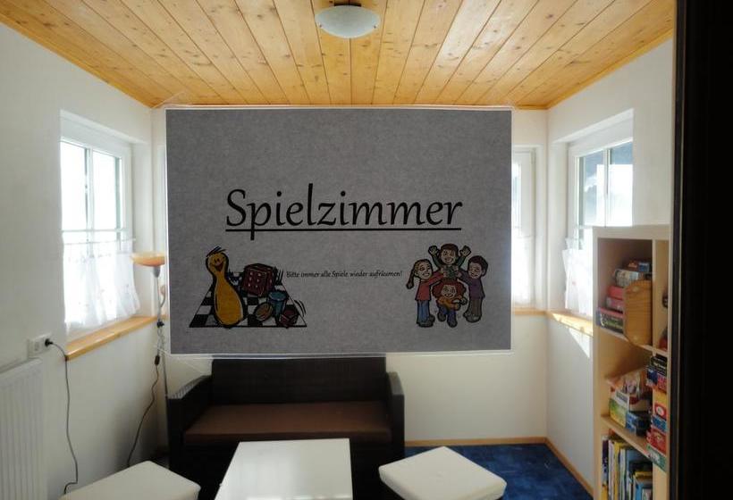 ホテル Bauernhof Schnoellhof