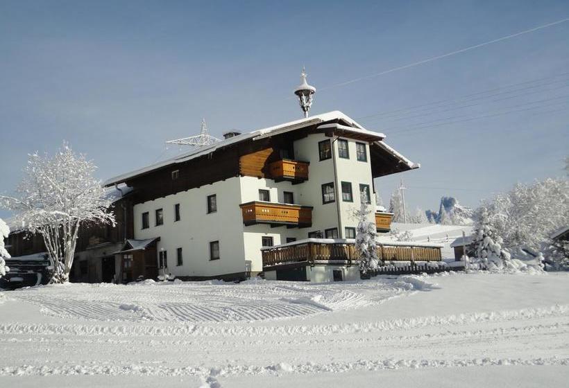 ホテル Bauernhof Schnoellhof