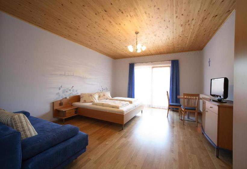 호텔 Weinbauernhof Vier Jahreszeiten