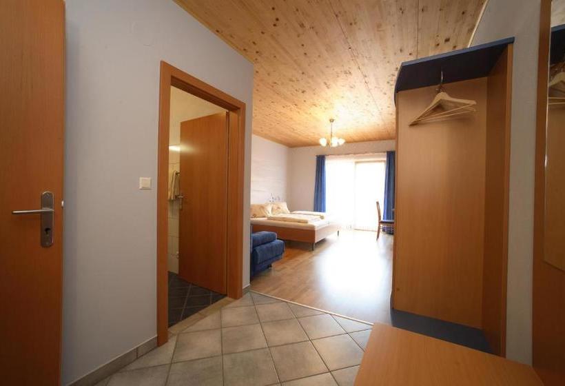 호텔 Weinbauernhof Vier Jahreszeiten