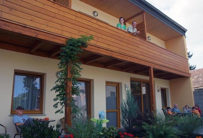 호텔 Weinbauernhof Vier Jahreszeiten