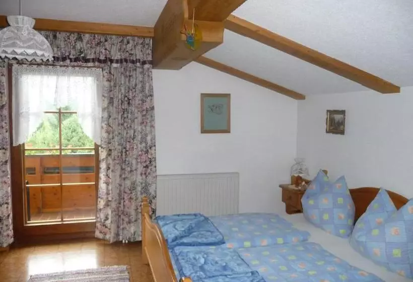Hotelli Ferienwohnung Haus König