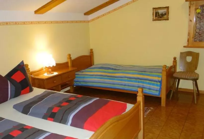 Hotelli Ferienwohnung Haus König