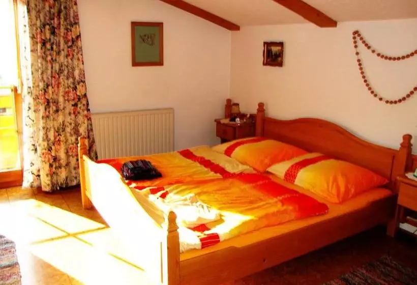 Hotelli Ferienwohnung Haus König