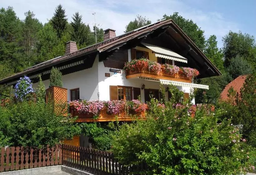 Hotelli Ferienwohnung Haus König