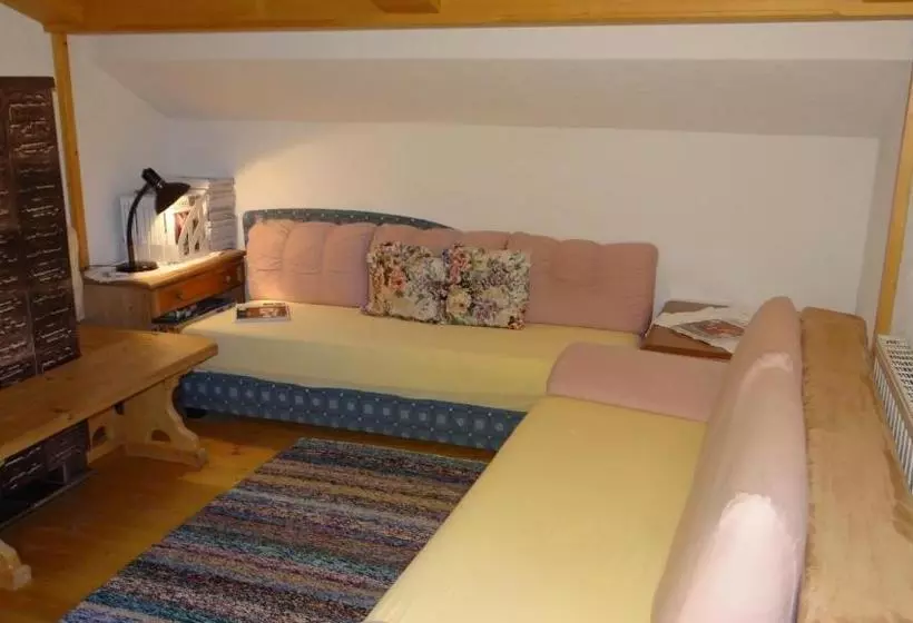 Hotelli Ferienwohnung Haus König