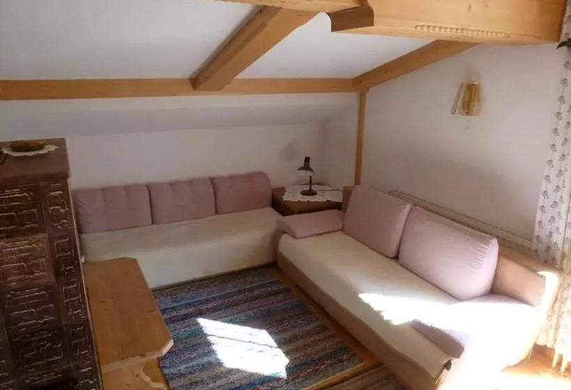 Hotelli Ferienwohnung Haus König