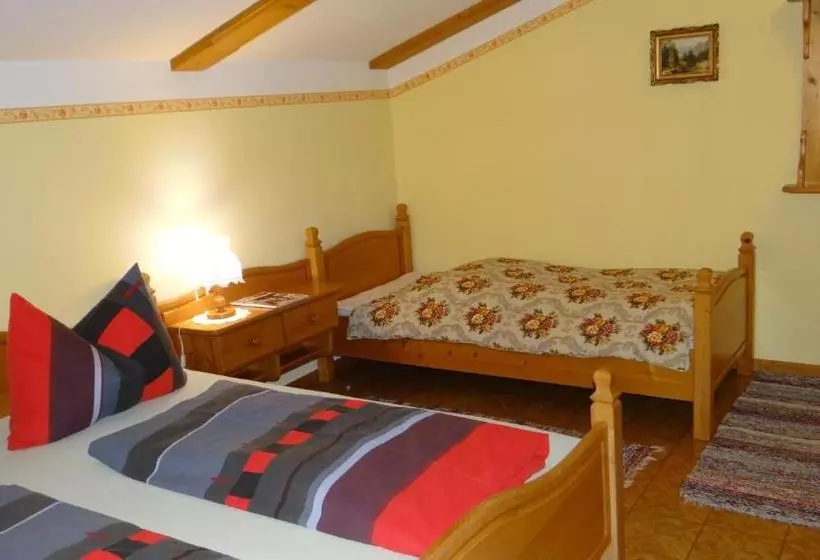 Hotelli Ferienwohnung Haus König