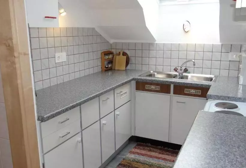 Hotelli Ferienwohnung Haus König