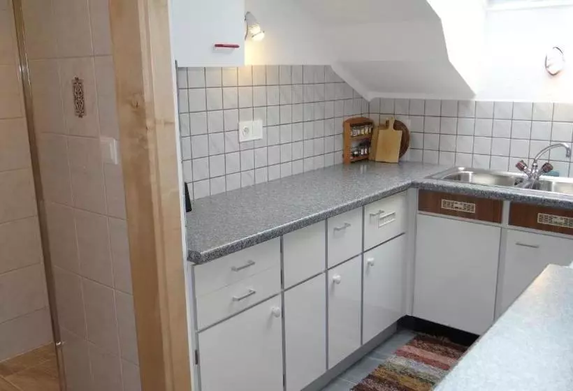 Hotelli Ferienwohnung Haus König