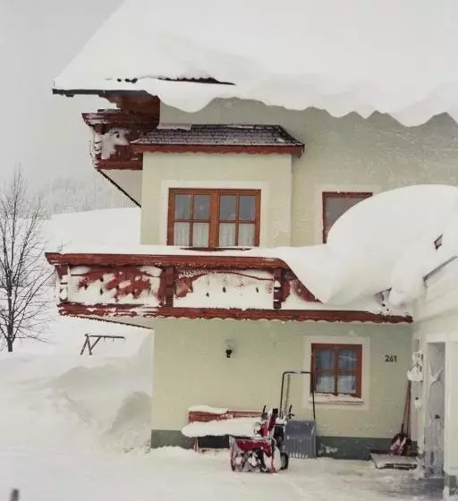 هتل Ferienwohnung Hierzegger