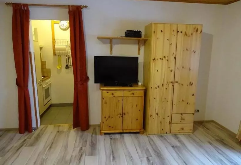 هتل Ferienwohnung Hierzegger