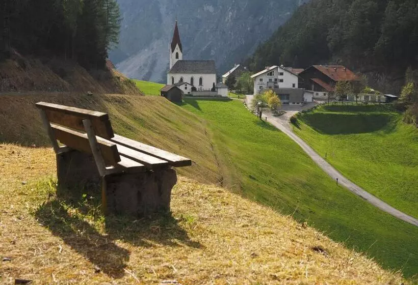 ホテル Gasthof Kronburg