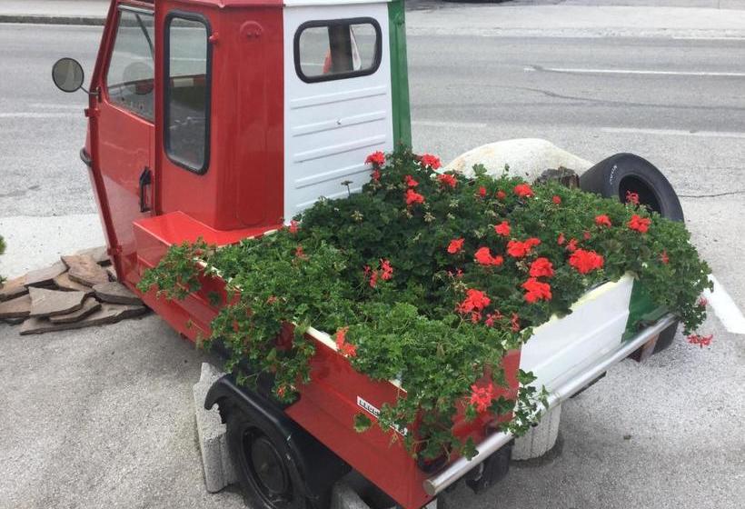 هتل Old's Car Zimmer & Apartment Vermietung