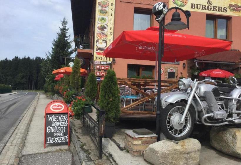 هتل Old's Car Zimmer & Apartment Vermietung