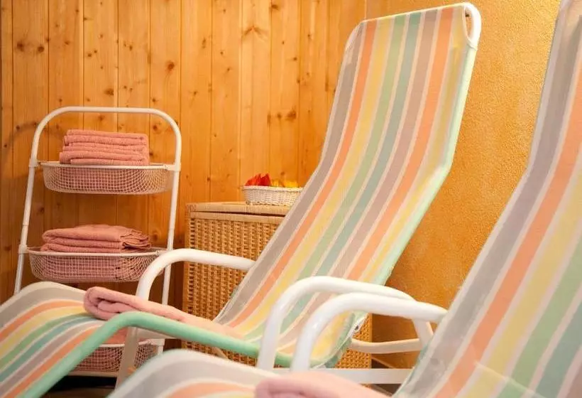 Hotelli Raich Ferienwohnungen