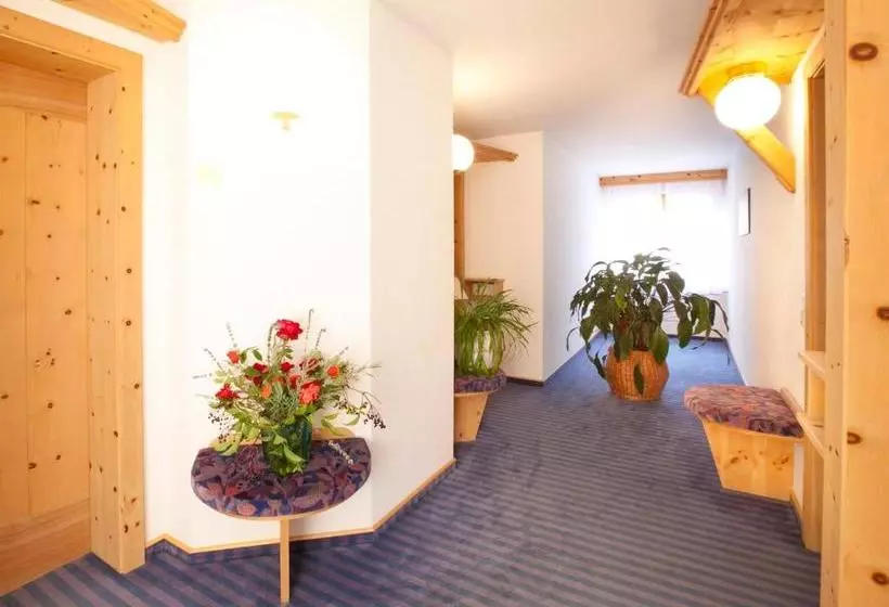 Hotelli Raich Ferienwohnungen