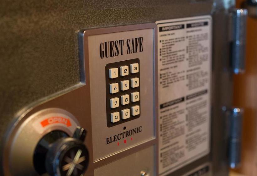 בית מלון כפרי Stay@zurich Airport