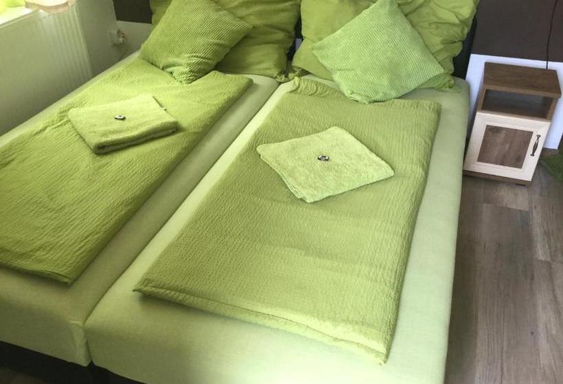 هتل Old's Car Zimmer & Apartment Vermietung