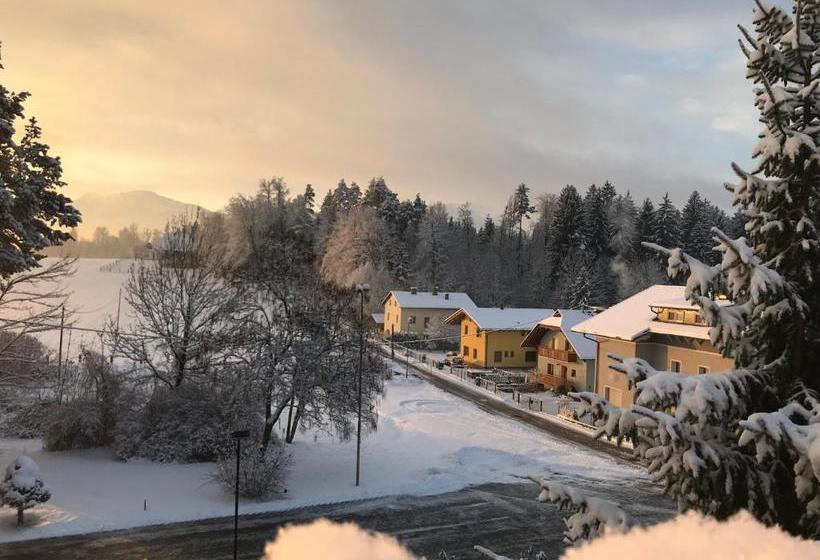 هتل Old's Car Zimmer & Apartment Vermietung