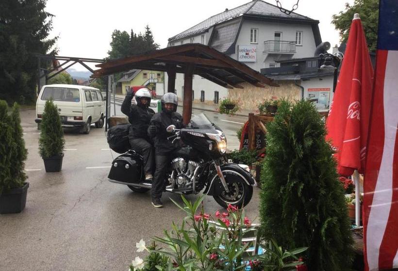 هتل Old's Car Zimmer & Apartment Vermietung