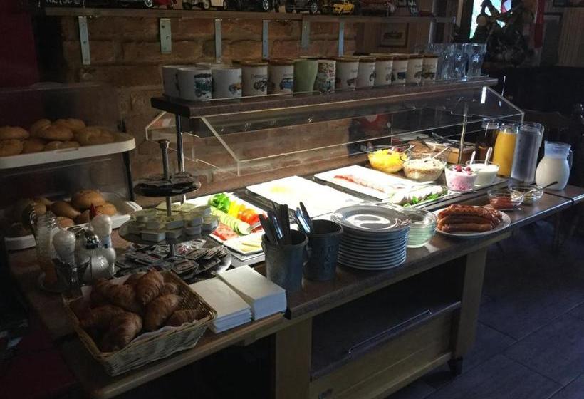 هتل Old's Car Zimmer & Apartment Vermietung