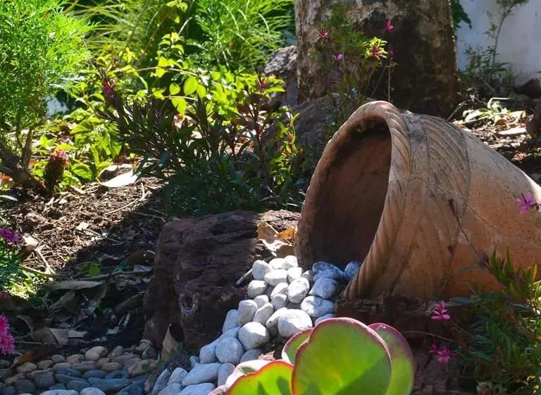تختخواب و صبحانه Pemabwe Guest Lodge