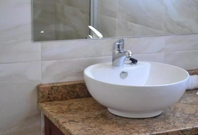 تختخواب و صبحانه Pemabwe Guest Lodge