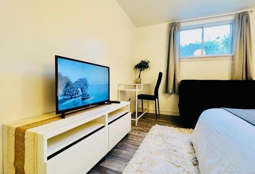 Toronto Bed & Breakfast Free Parking, Subway Access