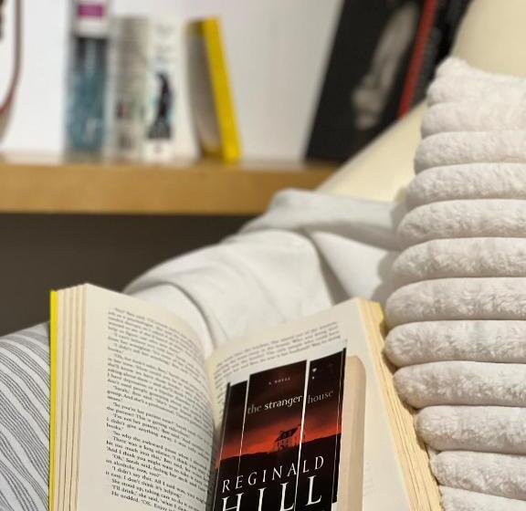 Toronto Bed & Breakfast Free Parking, Subway Access