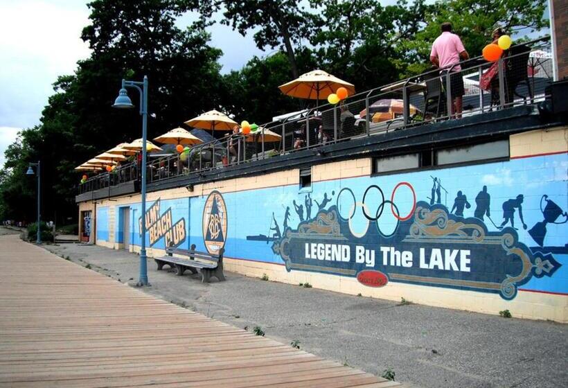 Toronto Bed & Breakfast Free Parking, Subway Access