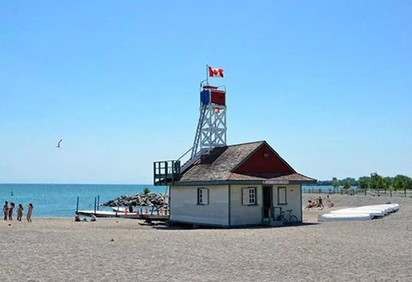 Toronto Bed & Breakfast   Free Parking, Subway Access