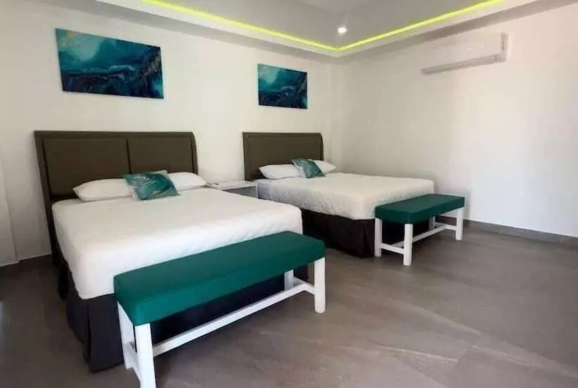 Hotelli The Views Resort