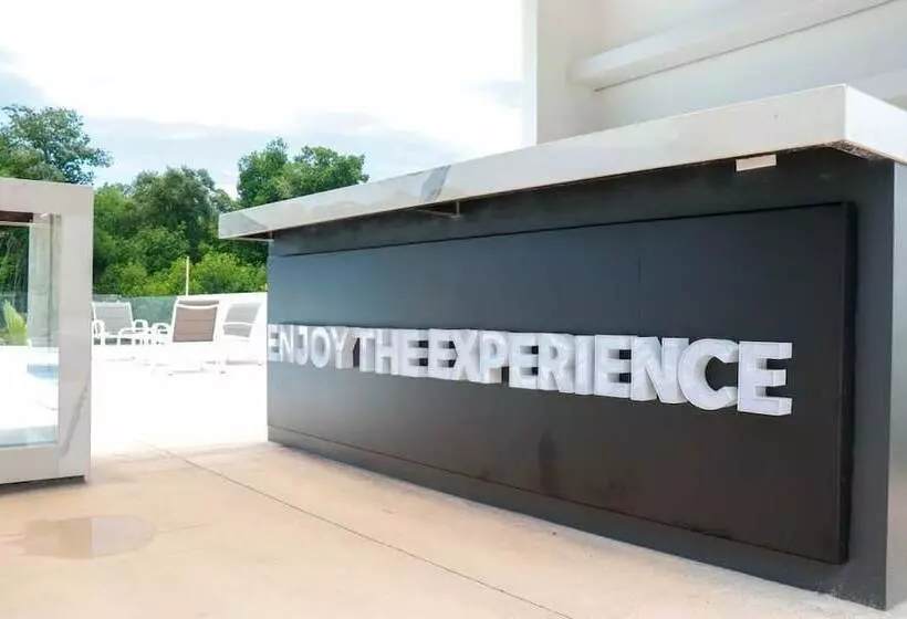 Hotelli The Views Resort