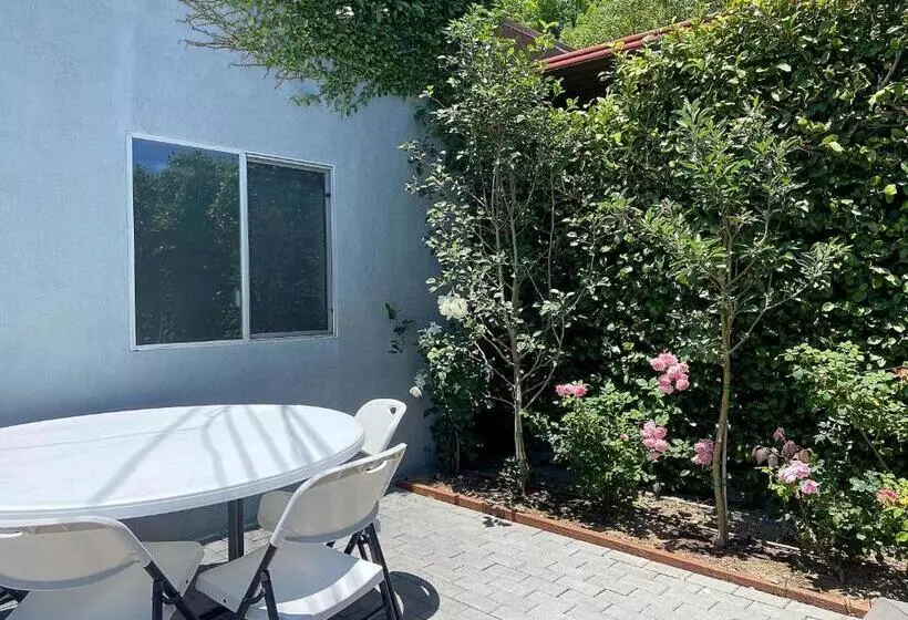 پانسیون Hollywood Guesthouse
