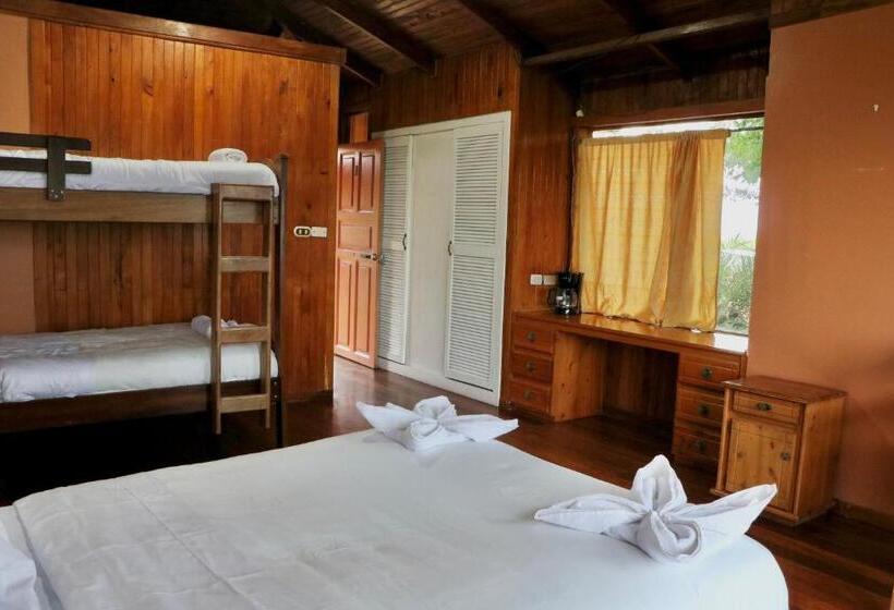 민박 Poas Volcano & La Paz Waterfall Cabins