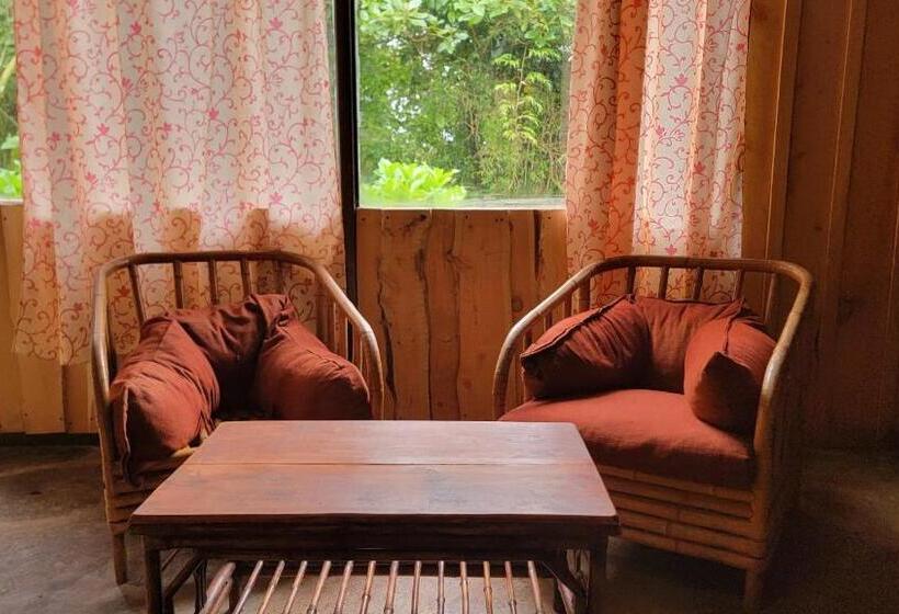 민박 Poas Volcano & La Paz Waterfall Cabins