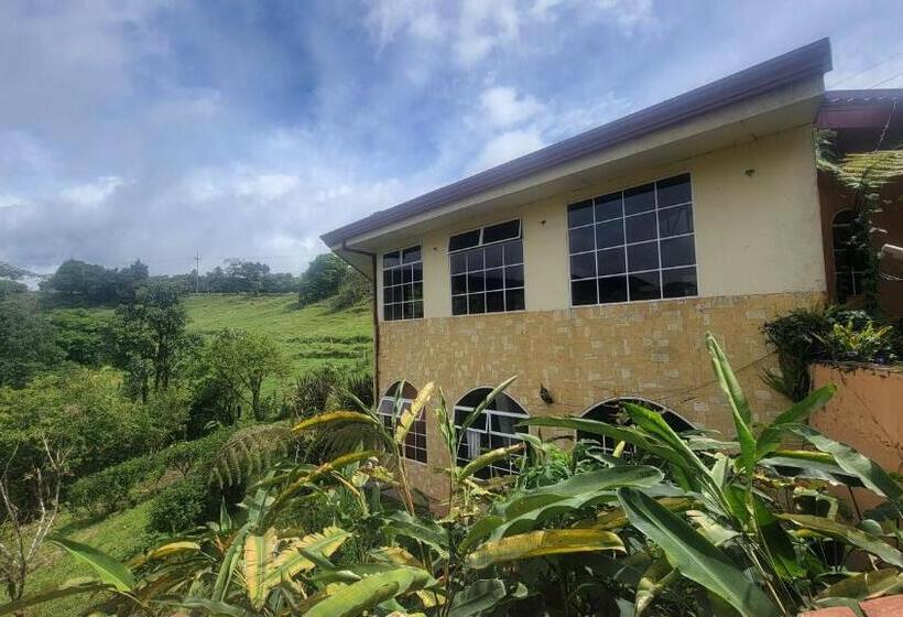 민박 Poas Volcano & La Paz Waterfall Cabins