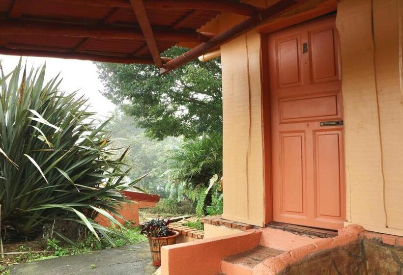 민박 Poas Volcano & La Paz Waterfall Cabins