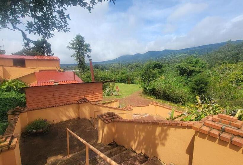 민박 Poas Volcano & La Paz Waterfall Cabins