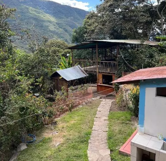 Aamiaismajoitus (B&B) Refugio De Mery Lucmabamba