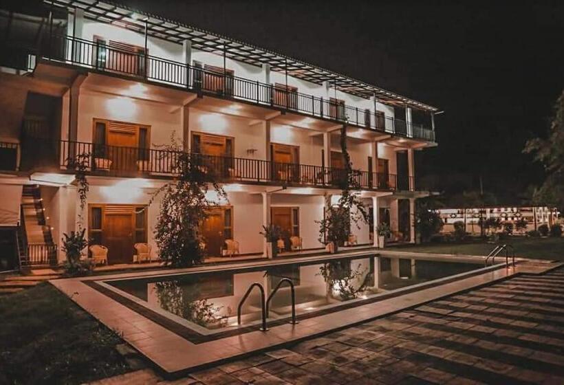Hotel Chenemo Holiday Resort Next Katharagama