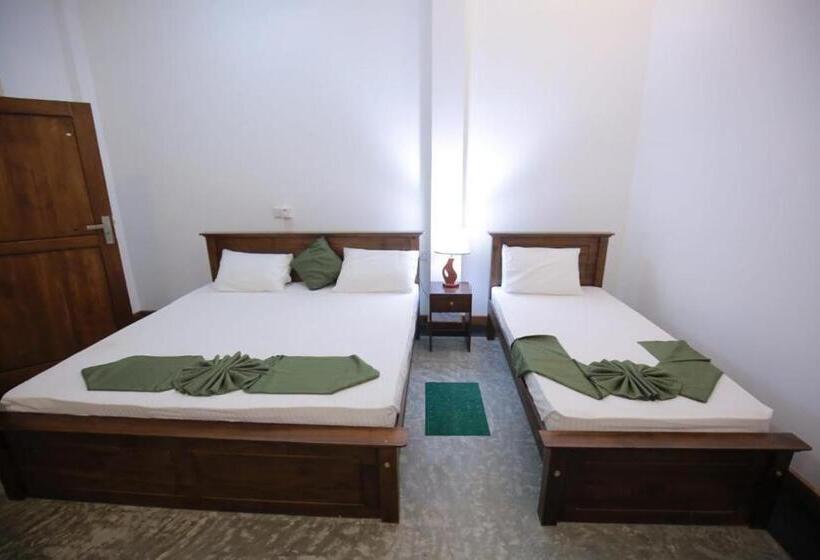 Hotel Chenemo Holiday Resort Next Katharagama