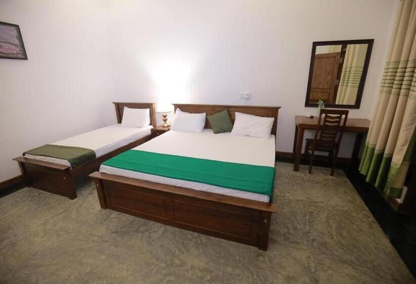 Hotel Chenemo Holiday Resort Next Katharagama