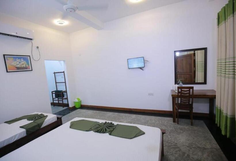 Hotel Chenemo Holiday Resort Next Katharagama