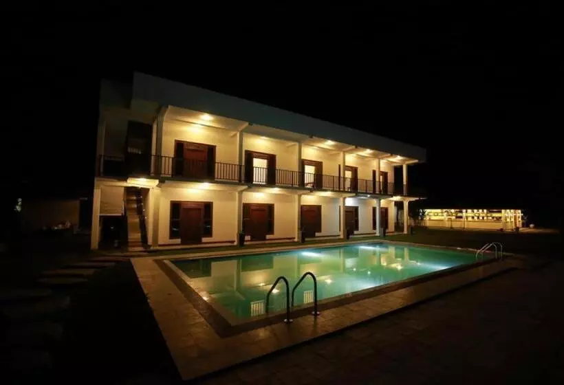 ホテル Chenemo Holiday Resort Next Katharagama