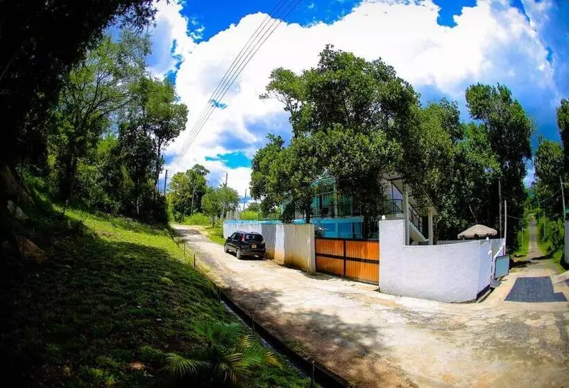 Hotelli Eco Resort Kandy