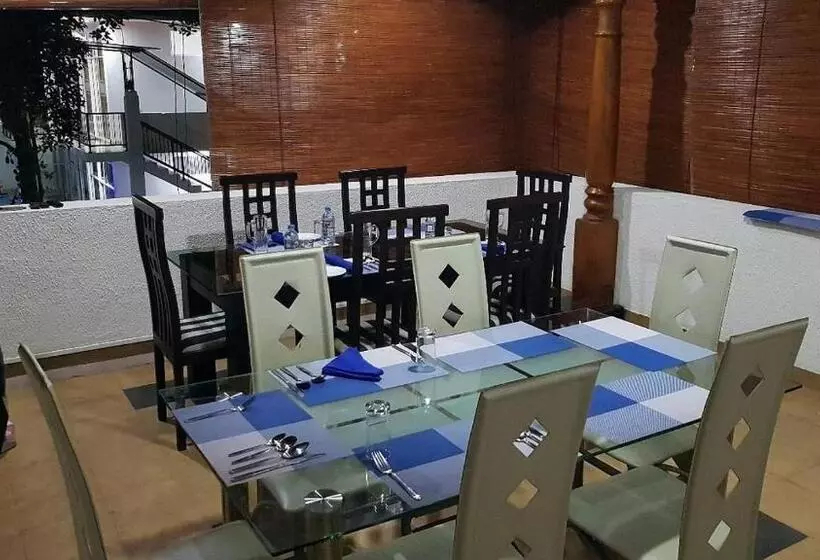 Hotelli Eco Resort Kandy