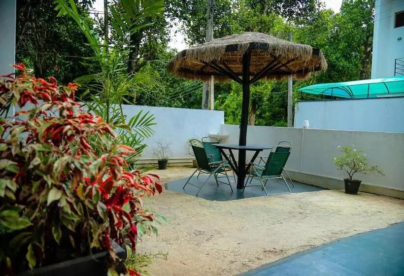 Hotelli Eco Resort Kandy