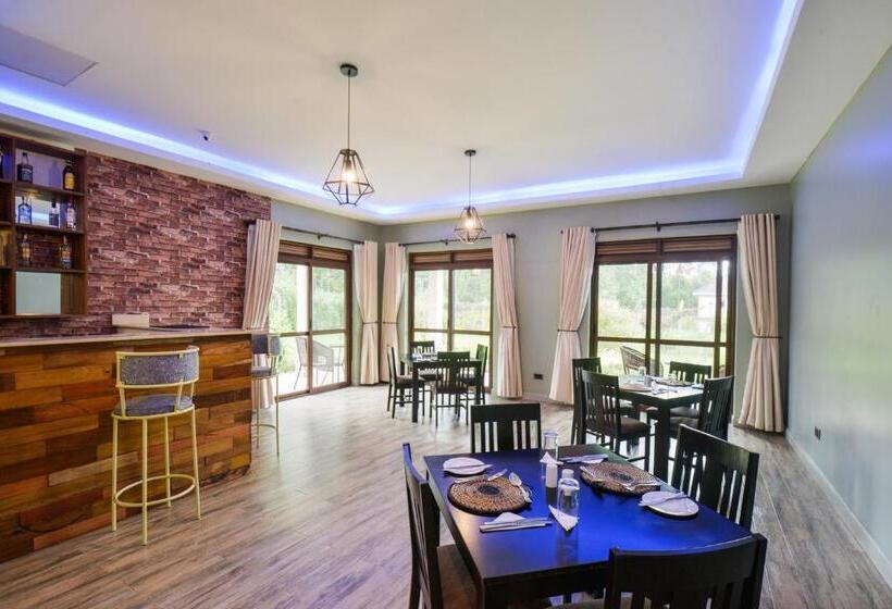 هتل Kabale Safari Club